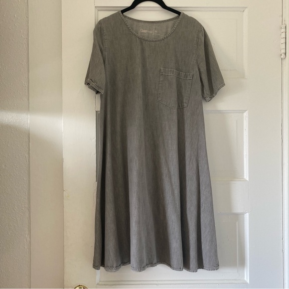Gray denim gap dress with pocket - Picture 1 of 3
